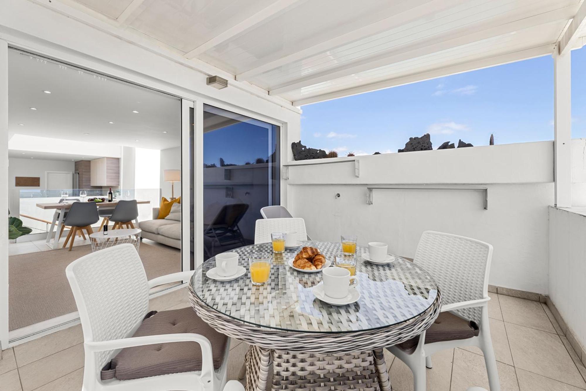 Stunning 2 Bedroom Duplex Close To Main Beach With Seaviews Puerto del Carmen  Exteriör bild