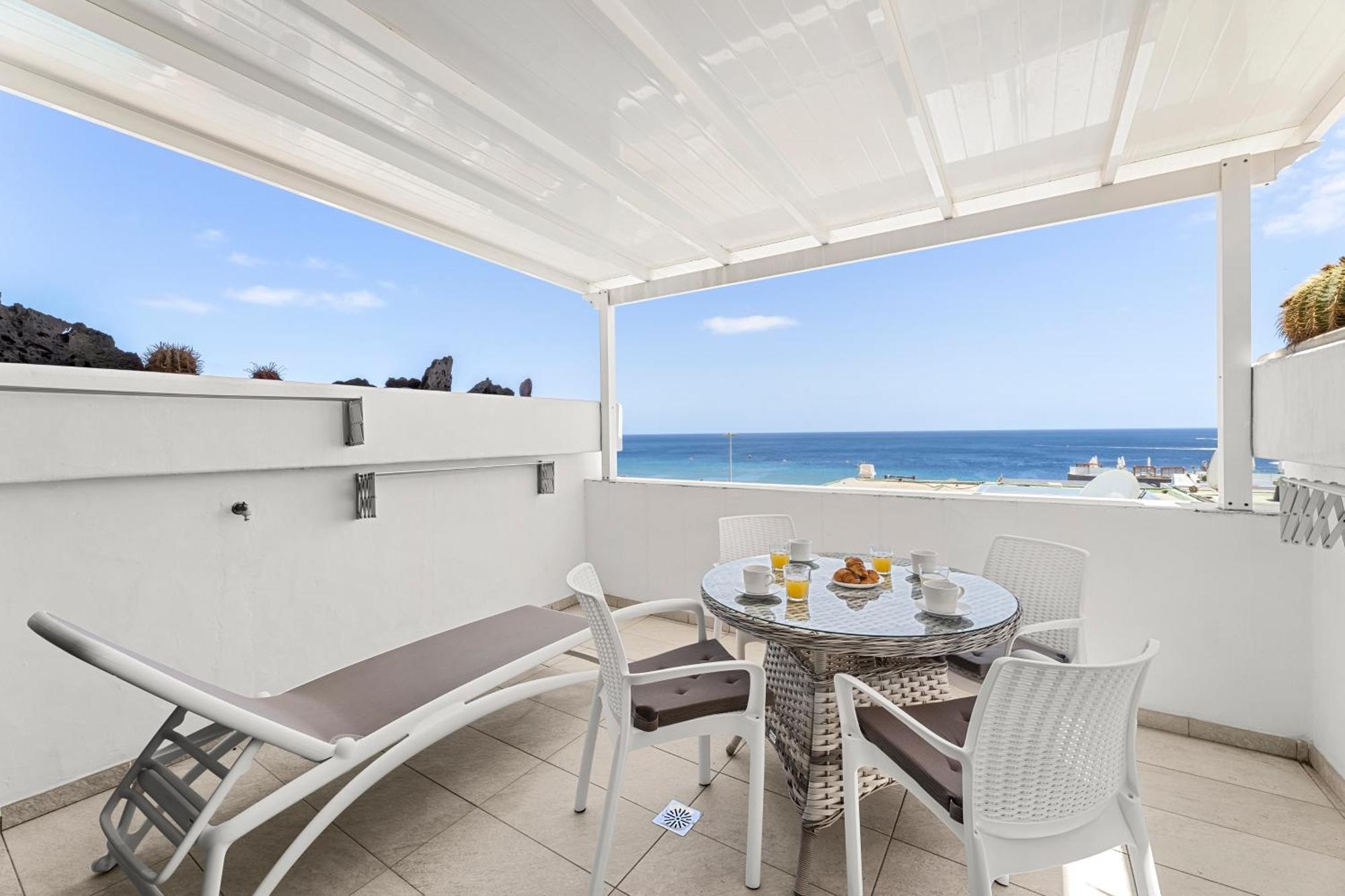 Stunning 2 Bedroom Duplex Close To Main Beach With Seaviews Puerto del Carmen  Exteriör bild